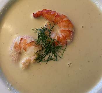 Knoblauch-Mandelsuppe mit Miesmuscheln