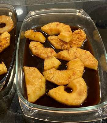 Ananas mit Rum gebacken