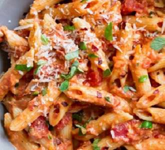 Pasta mit Vodka-Pancetta-Rahmsauce