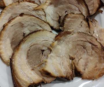Chashu geschmorter, gerollter Schweinebauch