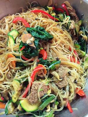 Koreanischer Glasnudelsalat