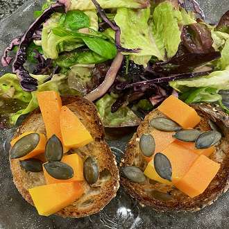 Wintersalat mit Kürbis-Crostini