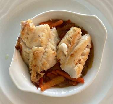 Gebratene Rotbarschfilets an Bier-Terriyaki-Sauce