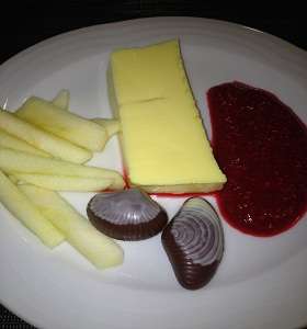 Fischstäbchen aus Pudding mit Muscheln