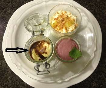 Apfelglace mit Rosmarin an Balsamico-Sauce