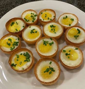 Croustades mit Wachtelei
