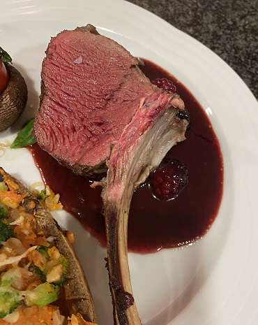 Hirschrack mit Brombeersauce
