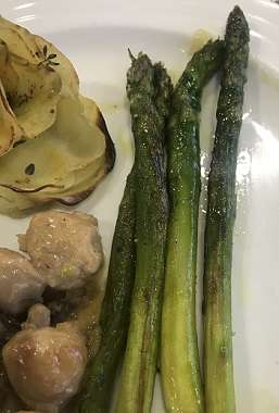 Karamellisierter grüner Spargel