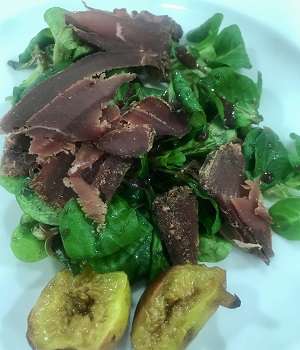 Herbstsalat mit Feigen und Wildschinken