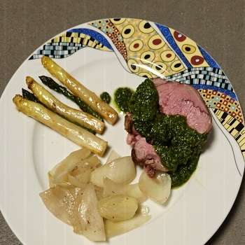 Lammschulterbraten mit Rhabarber und Bärlauch
