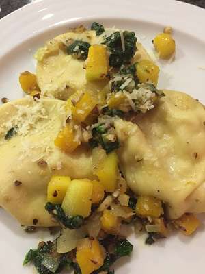 Kürbis-Ricotta-Ravioli mit Spinat
