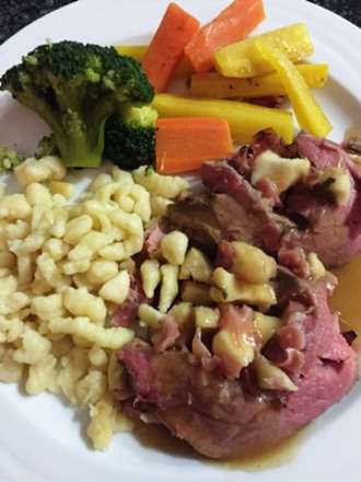 Kalbsfilet gefüllt mit Dörrapfel und Salbei